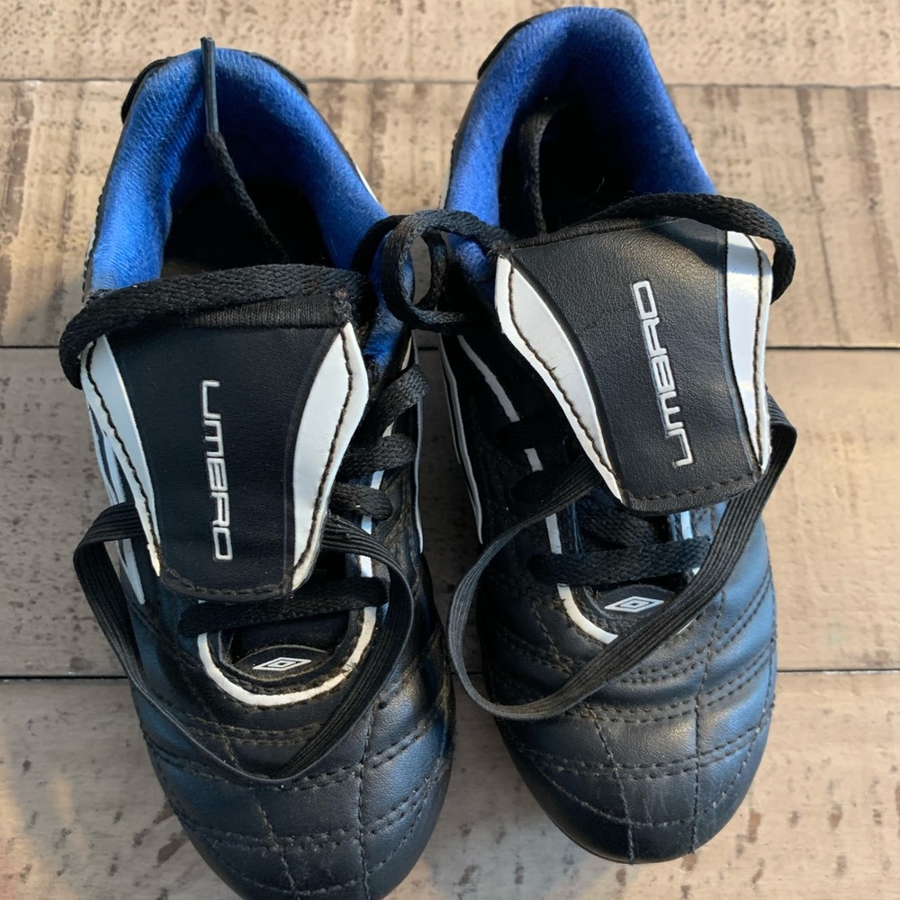 Toddler umbro soccer cleats. Size 11.